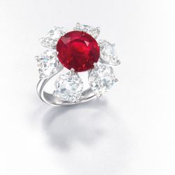 2012年佳士得香港春季拍卖，一颗6.04克拉缅甸未加热红宝石，顔色等级为鸽血红，成交价为330万美元，克拉单价55.1万美元。